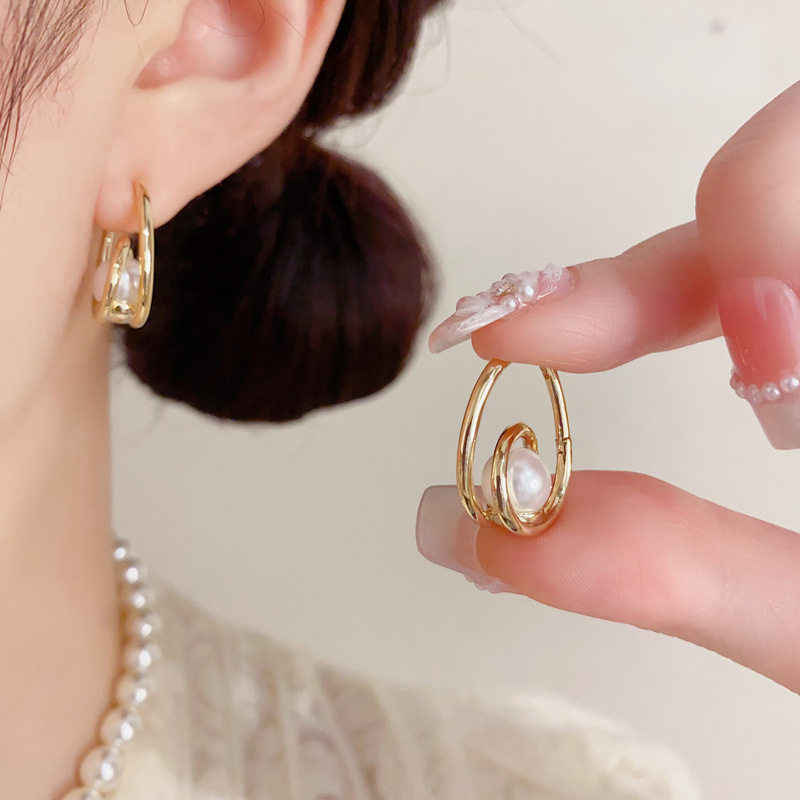 法式时尚简约金属扭曲珍珠耳扣女小众个性轻奢百搭设计感耳圈批发