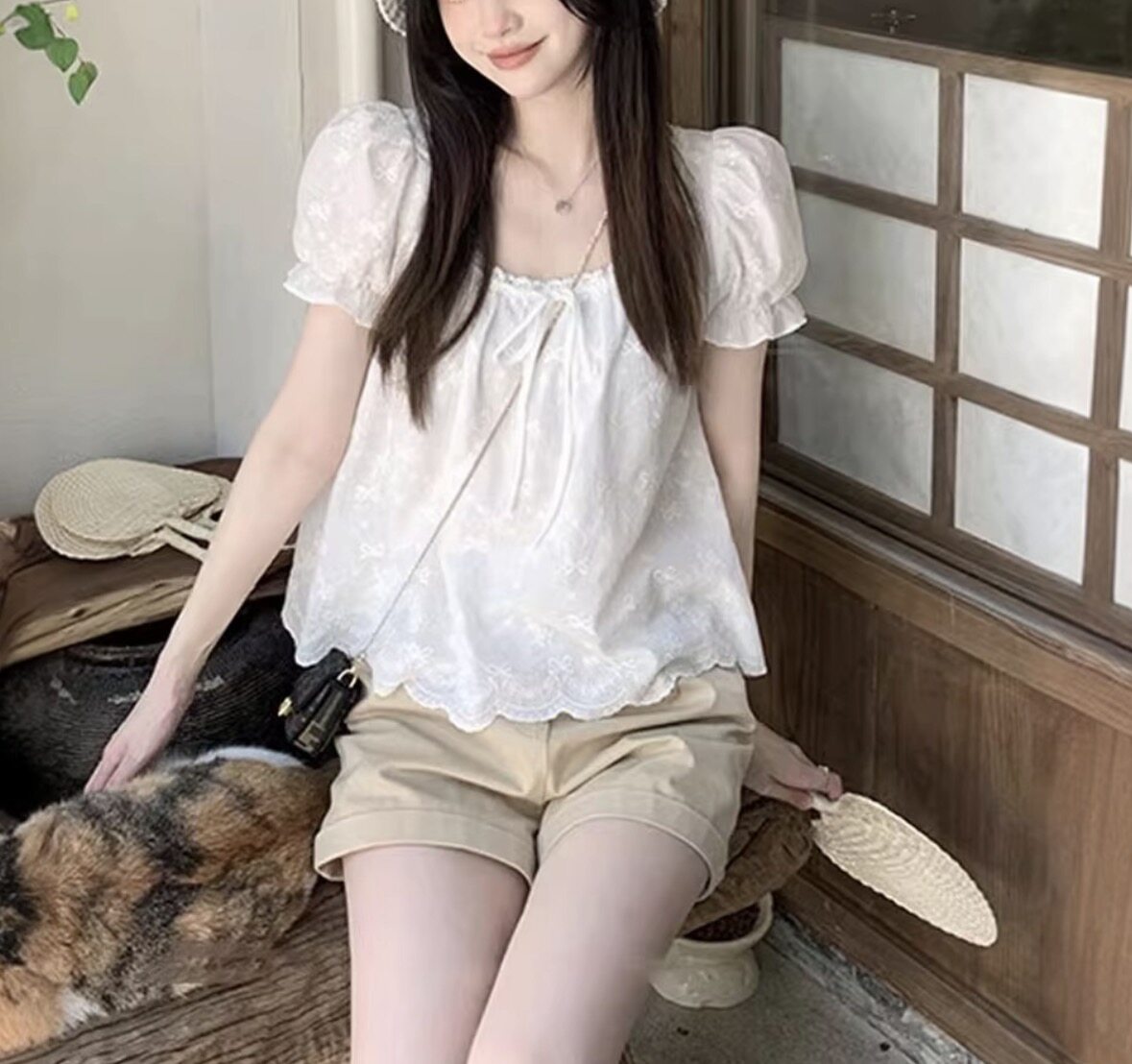 白色方领泡泡袖衬衫女夏季薄款刺绣碎花系带短款娃娃衫宽松遮肉