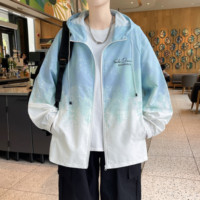 夏季薄款防晒衣服男孩夹克学生青少年凉感冰丝渐变潮牌外套男装士