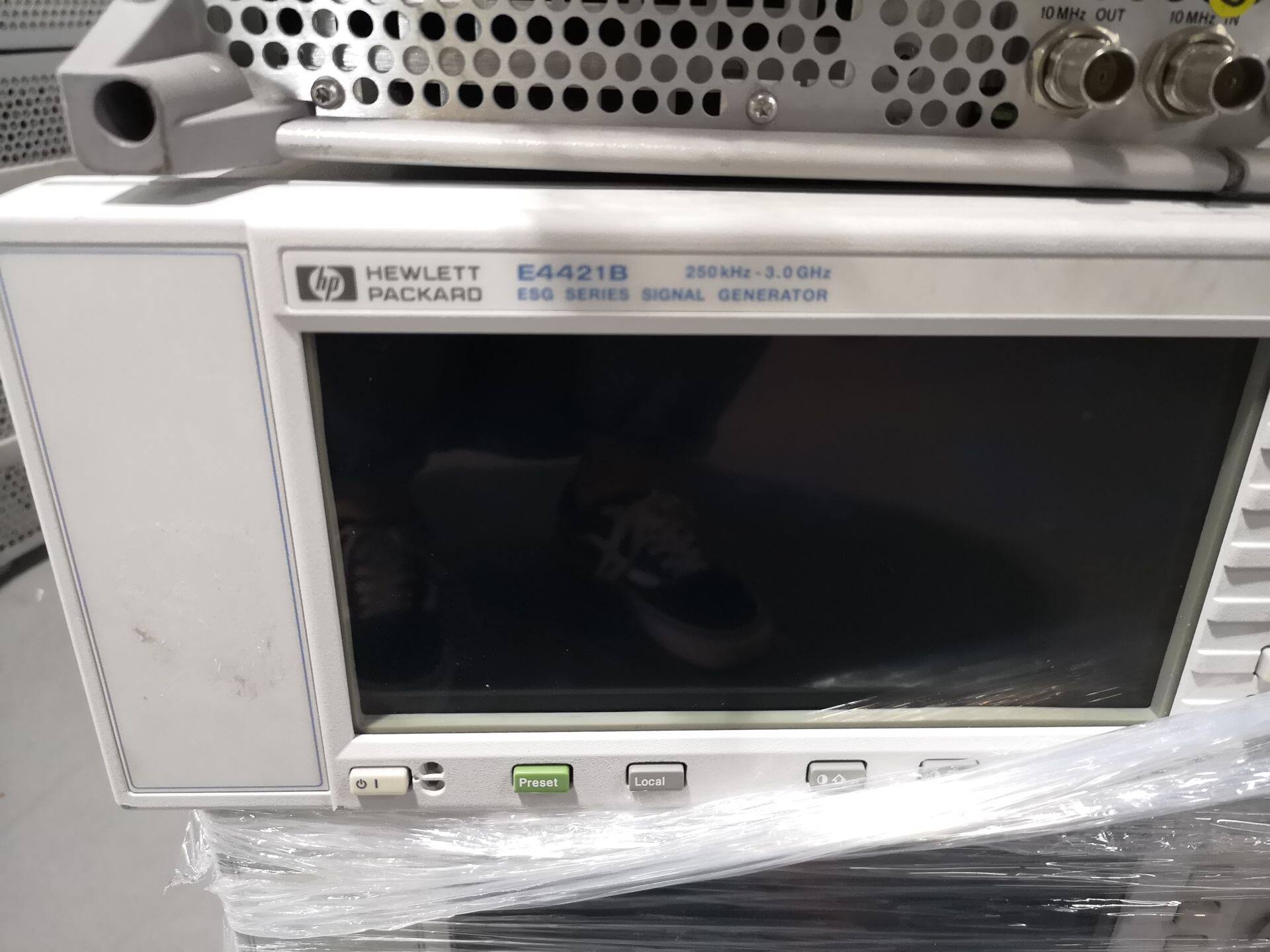 HP  E4421B 信号发生器