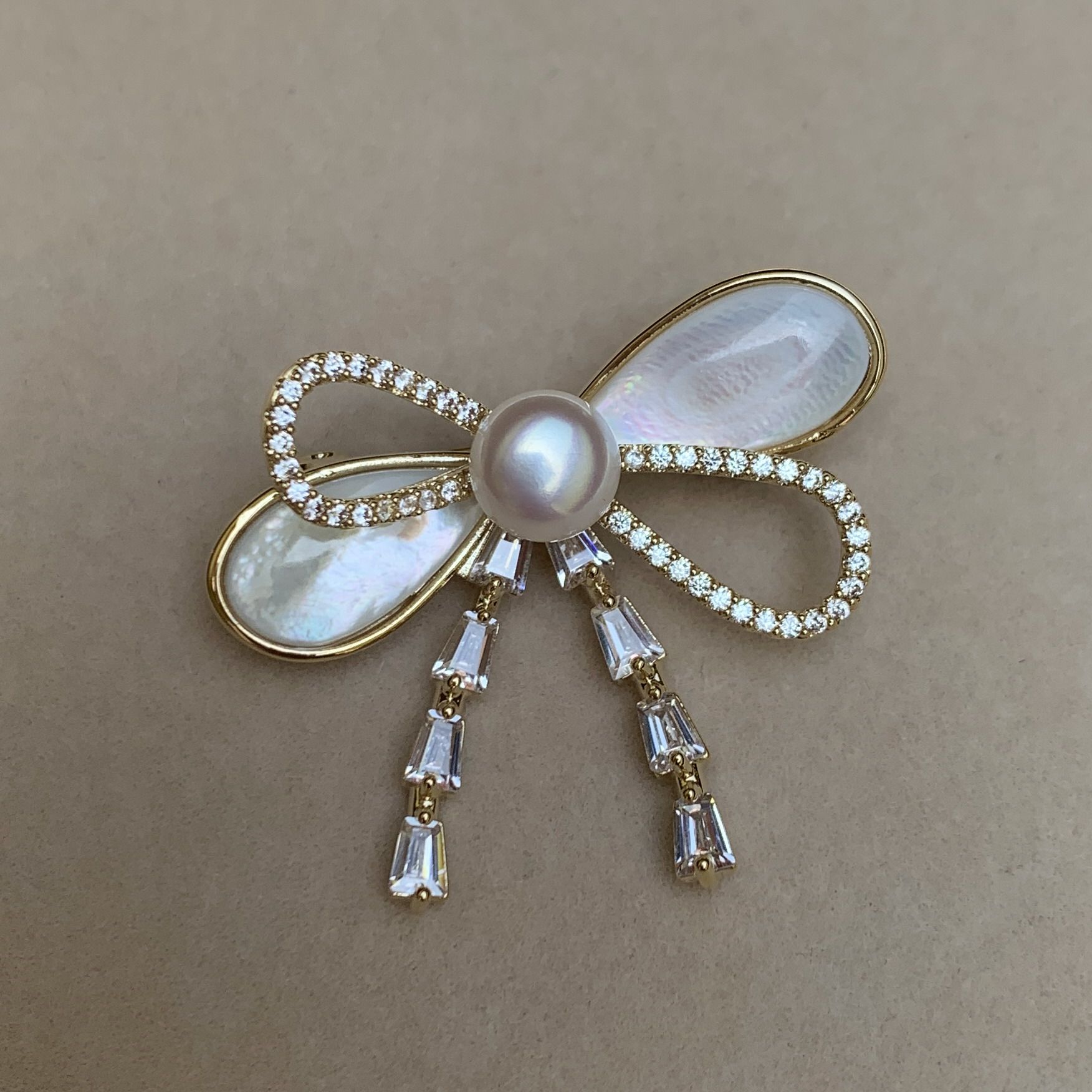 婴儿肌 极亮丝滑无瑕 天然白色AK珍珠胸针胸花7.8mm 贝壳 蝴蝶结