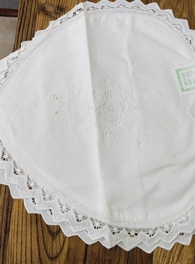 H318  镂空刺绣心形靠枕白色棉质 33*36（一对）