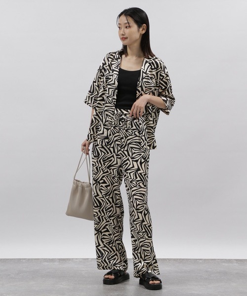 日单品牌春夏新款时尚有型翻领系扣斑纹印花缎面衬衫裤子女26157