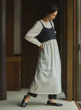 日单春秋新款时尚圆领后颈一粒扣侧开叉连衣裙+针织马甲套装24531