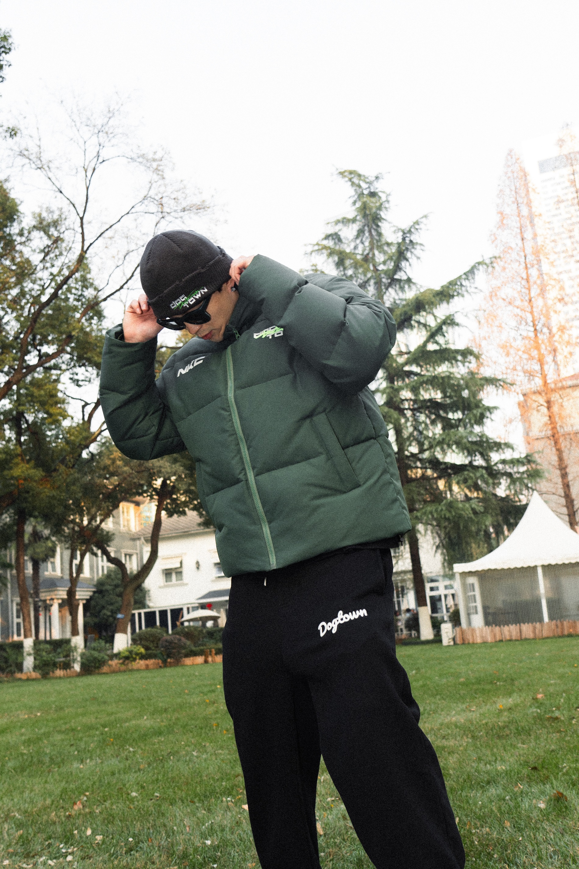 DT重影草体LOGO羽绒服