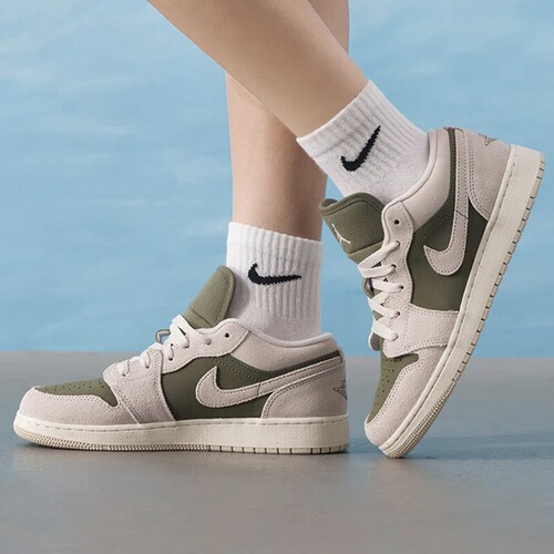 Nike 耐克 Air Jordan 1 Low 女子AJ1运动休闲板鞋 HV4396-IV3219
