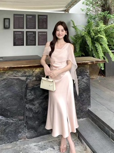 法式设计感飘带缎面气质吊带连衣裙女2026年新款夏季收腰显瘦长裙