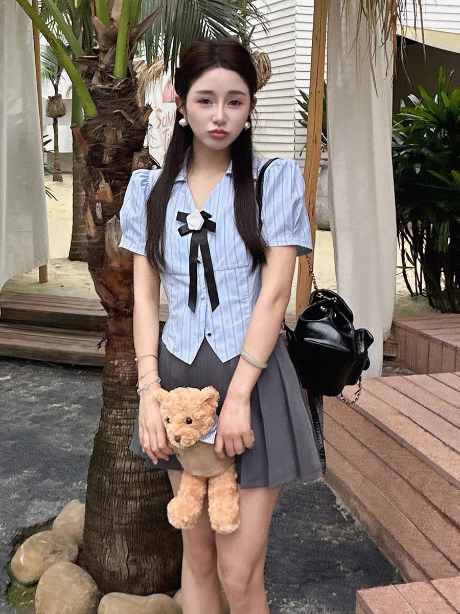 法式小众新款学院风V领蝴蝶结蓝色条纹衬衫高腰百褶半身裙两件套