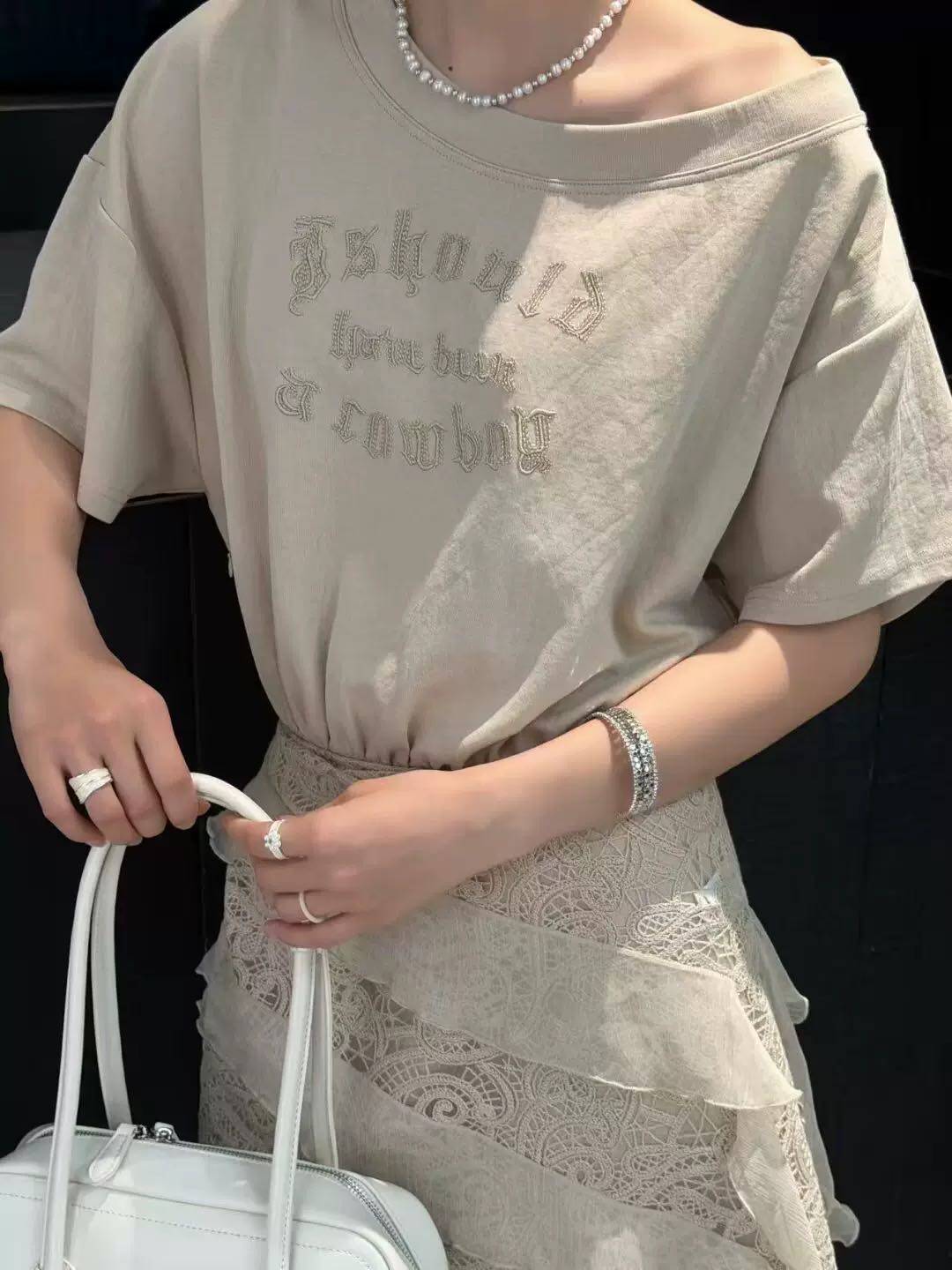 法式设计感蕾丝拼接字母刺绣斜领短袖两件连衣裙女新款荷叶边裙子