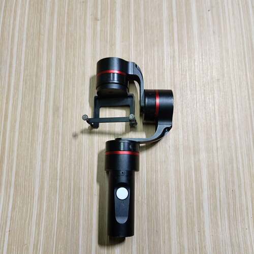 可维修飞宇G4 Plus三轴云台，黑色机身，红色装饰圈。机器成色?