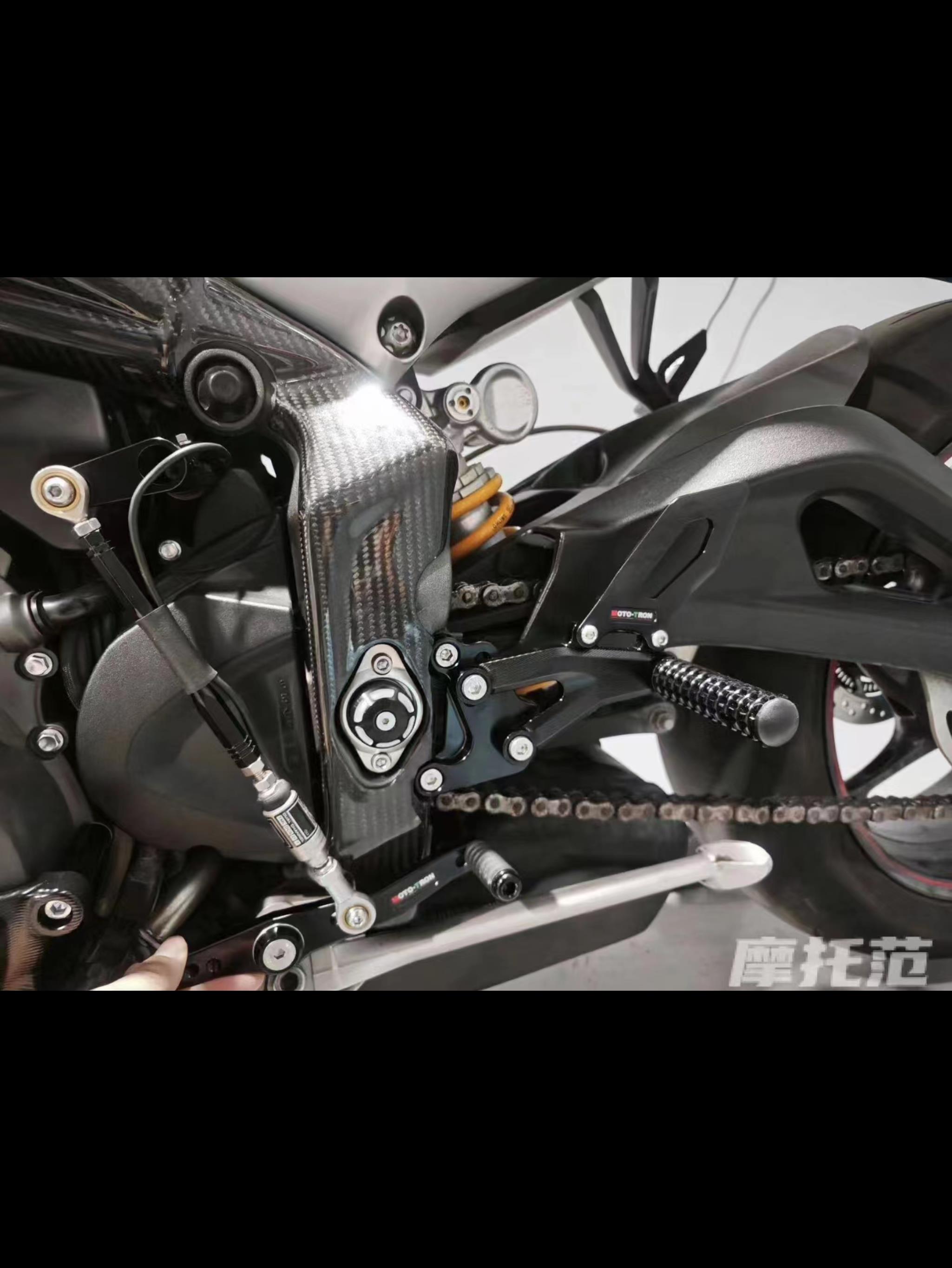 MOTOTRON765改装升高脚踏护盖