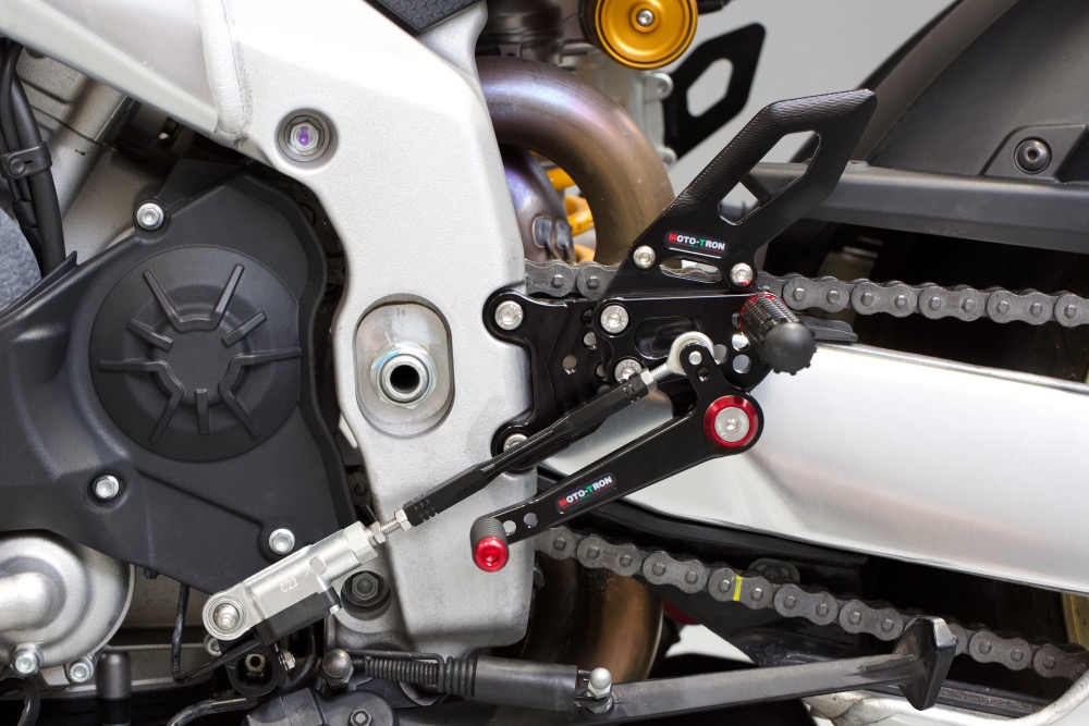 RSV4改装升高后移脚踏总成