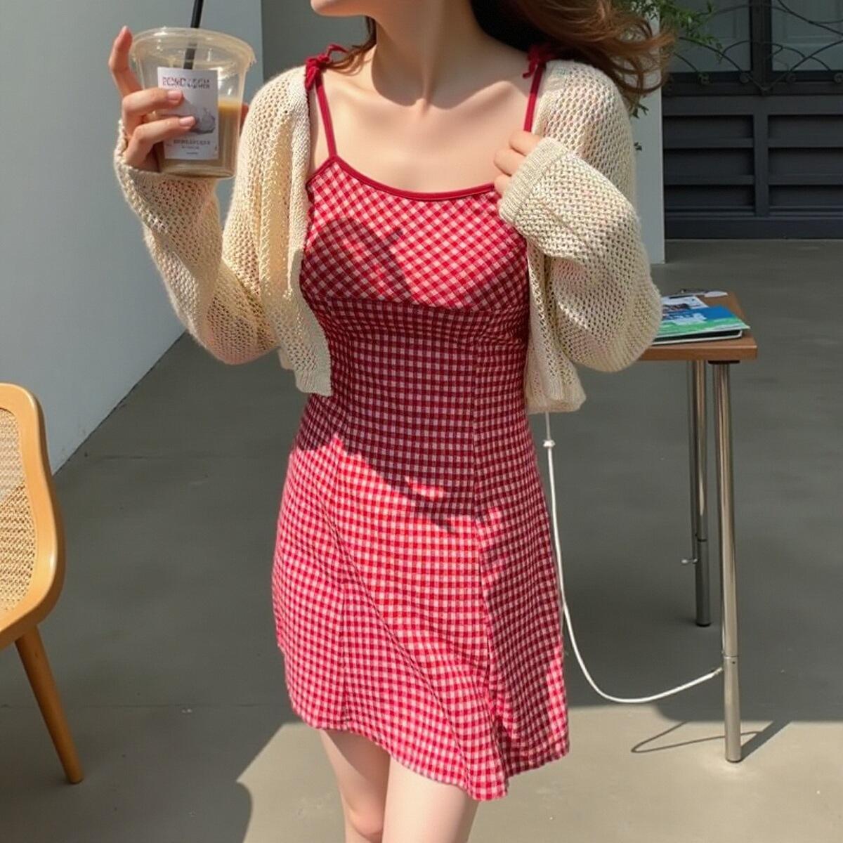 格子清新吊带连衣裙女夏新款学院风纯欲辣妹修身显瘦A字短裙ins潮