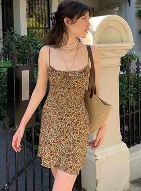 茶歇性感辣妹洋气碎花吊带连衣裙女夏季韩版甜美修身收腰显瘦短裙
