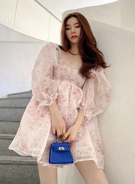 闽媳设计师款2024秋冬时尚高档欧美风印花蓬松连衣裙气质短裙女