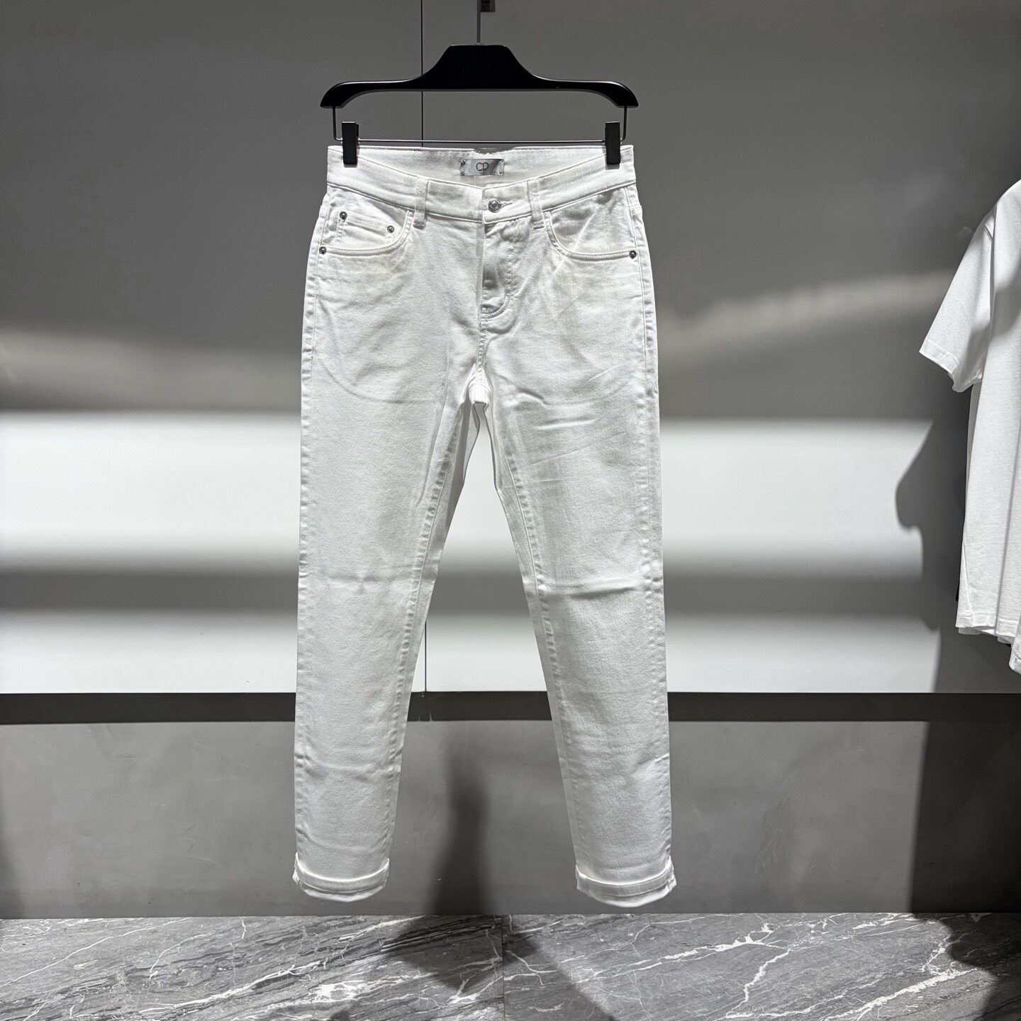CDHOMME 26春夏新款logo字母刺绣男士白色牛仔裤 610718