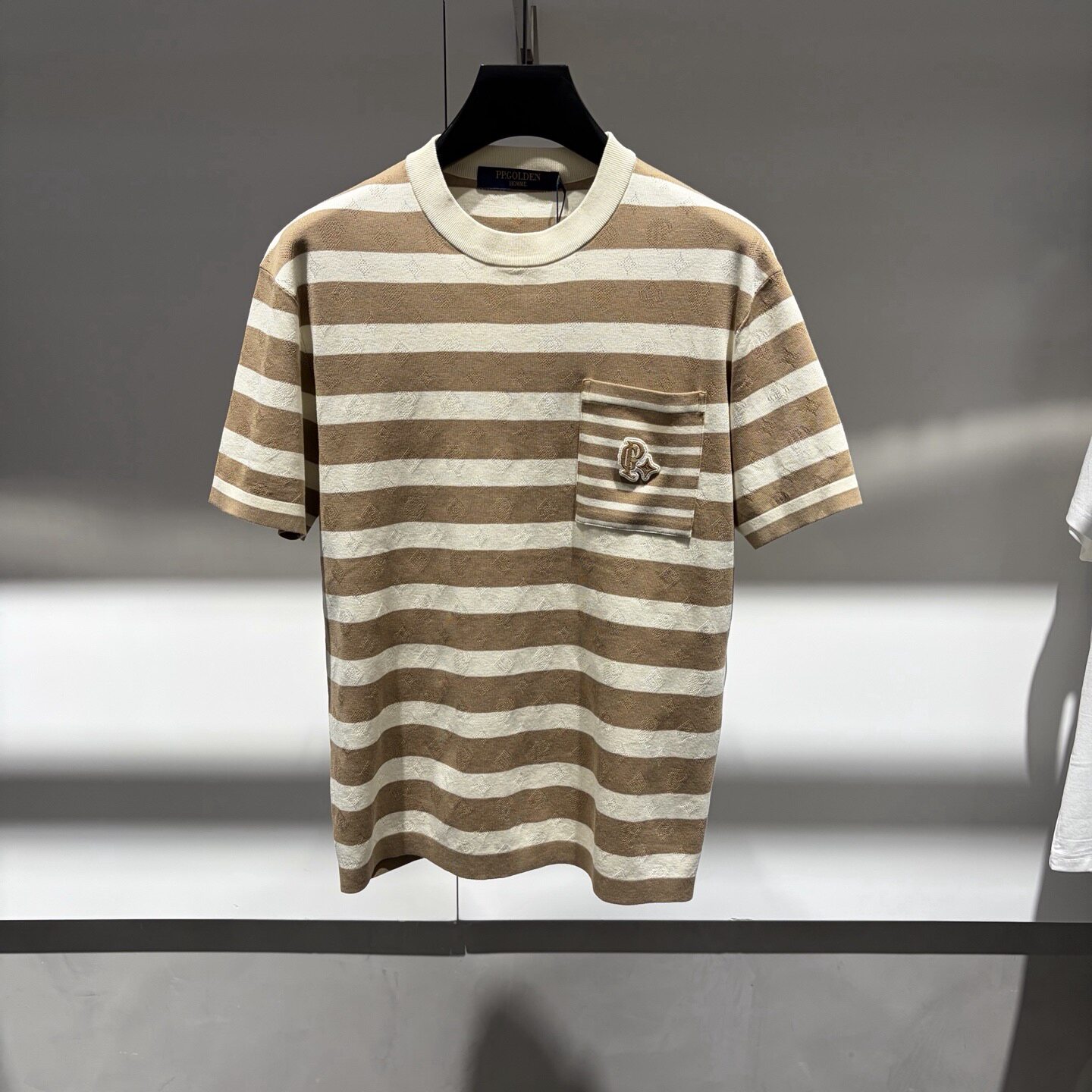 PP.GOLDEN 26春夏新款logo字母刺绣暗纹提花时尚条纹男士短袖T恤