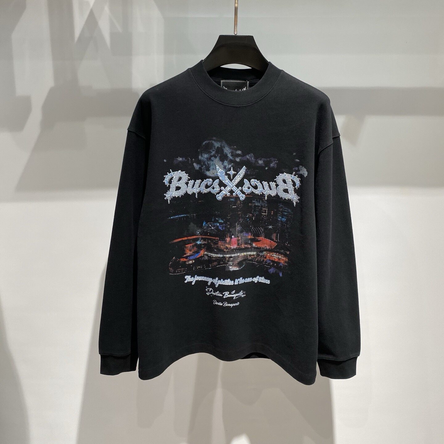 Dartin Bonaparto 26秋冬新款双刀logo字母夜景印花男士长袖T恤