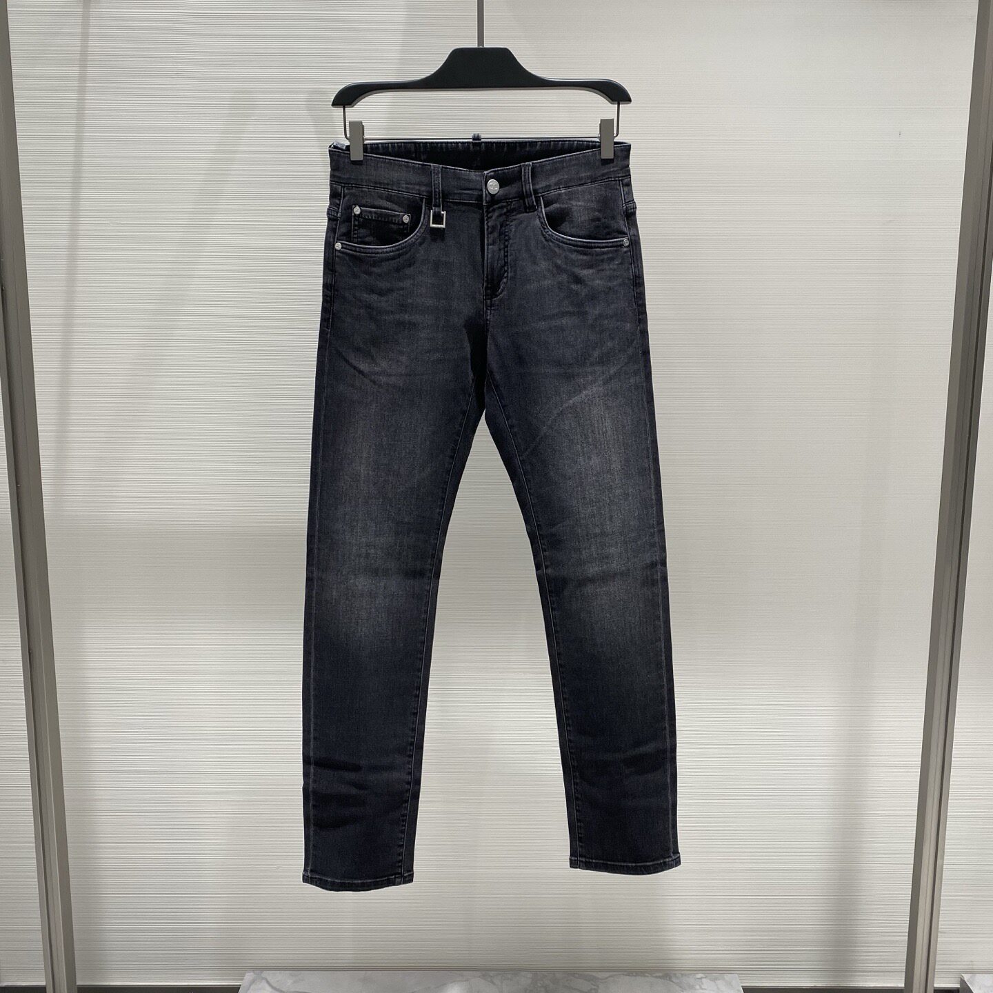 Cavalli Class 26春夏新款后兜logo字母刺绣印花黑灰色男士牛仔裤
