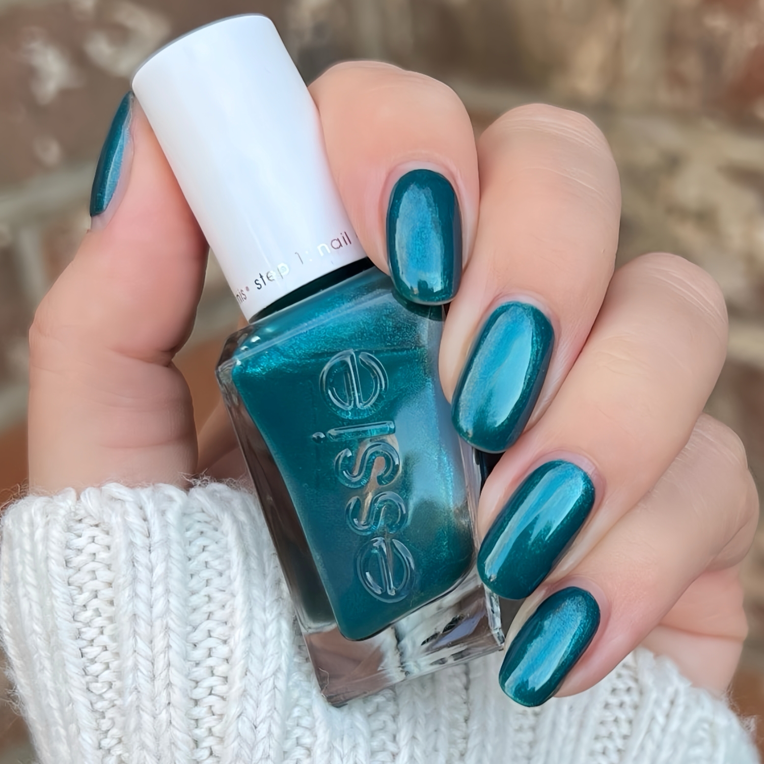 Essie珠光宝石蓝402免烤指甲油