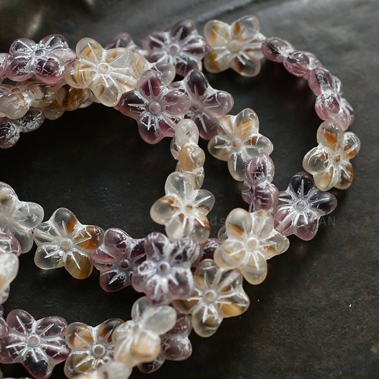 哑光描白少女夹心小花捷克珠14mm