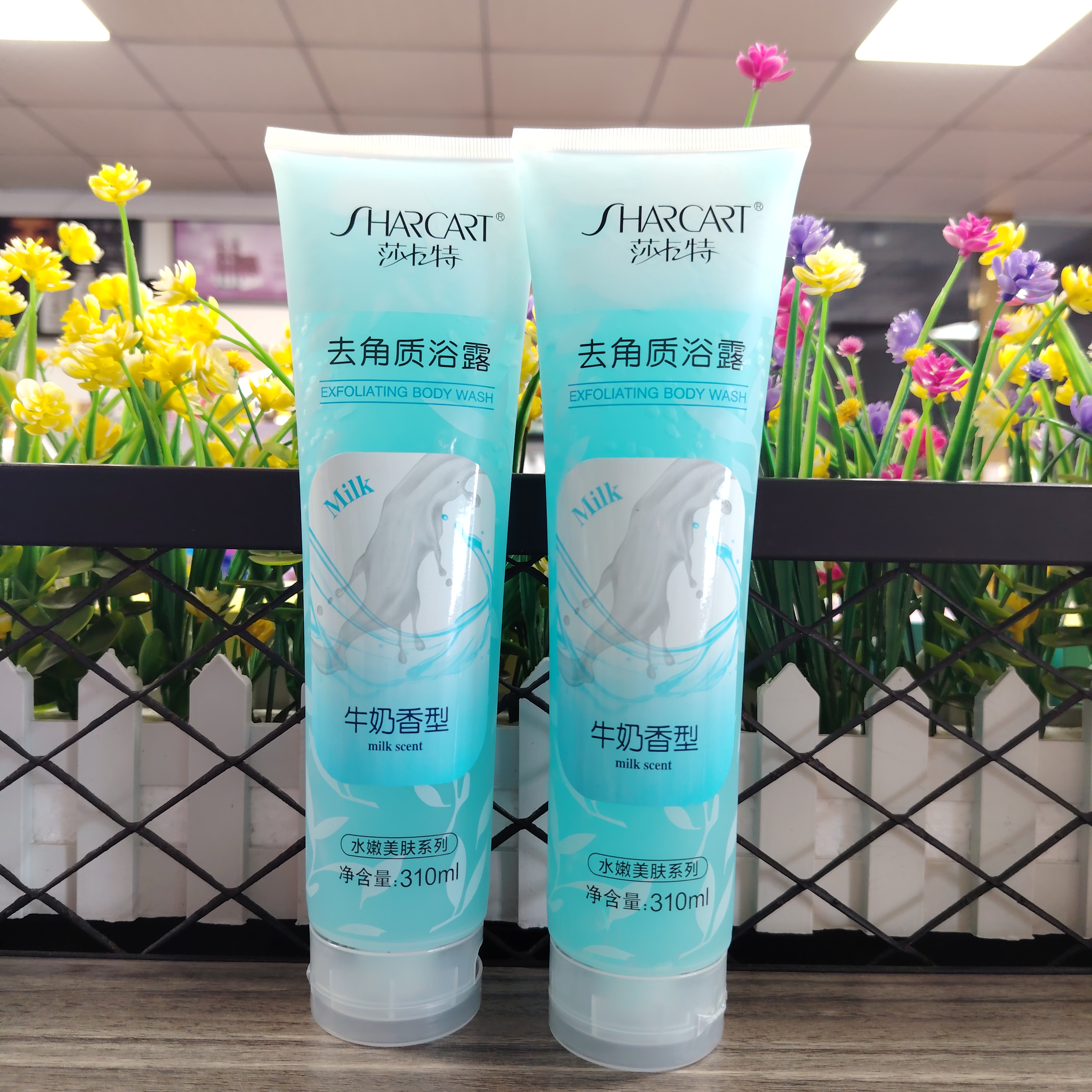 莎卡特去角质沐浴露310m搓泥宝全身去鸡皮死皮控油保湿补水男女