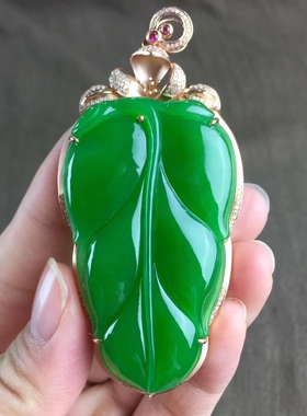 世纪珍藏品和田玉碧玉金枝玉叶冰种苹果绿