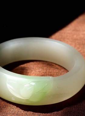 翠荷清雅脱俗保证收藏品新疆和田玉翠青手镯无比独特