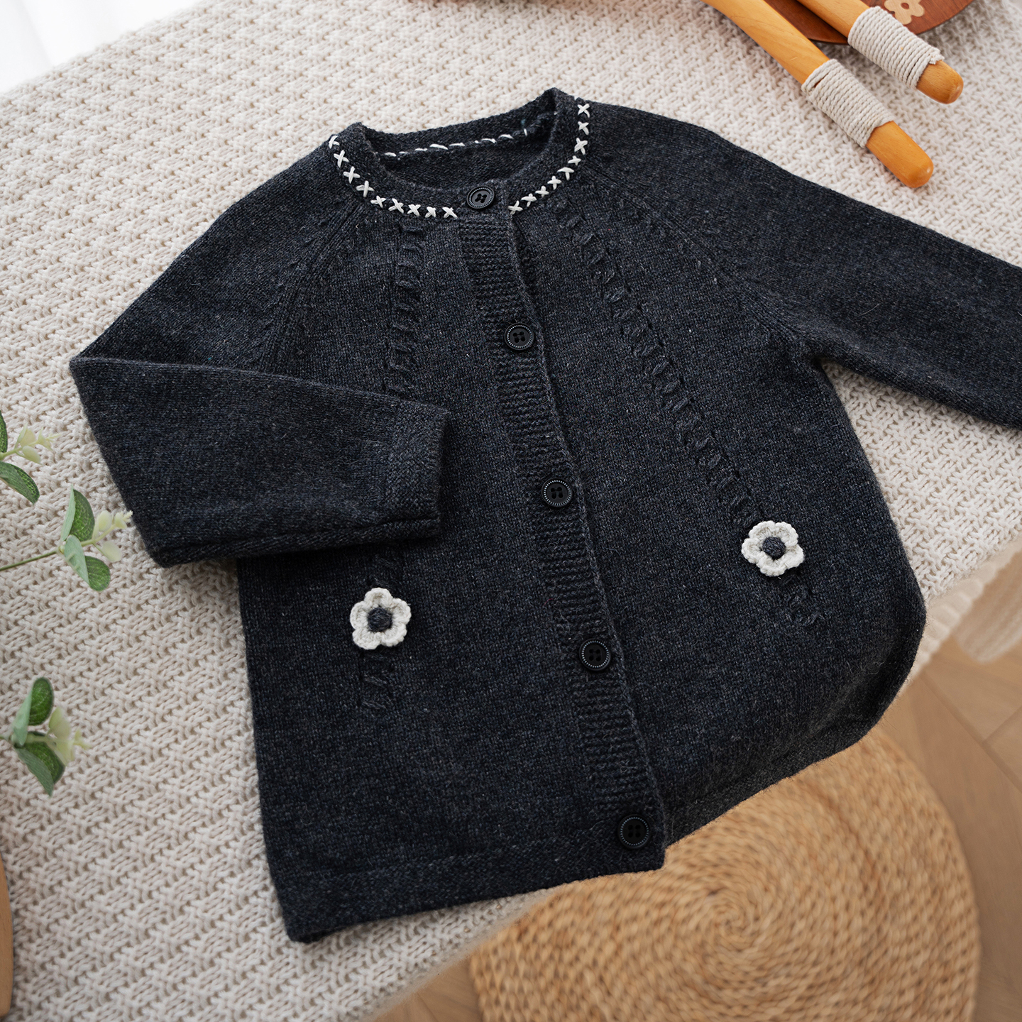 女童羊绒开衫宝宝婴幼儿毛衣女孩秋冬复古日系针织衫外套手工小花