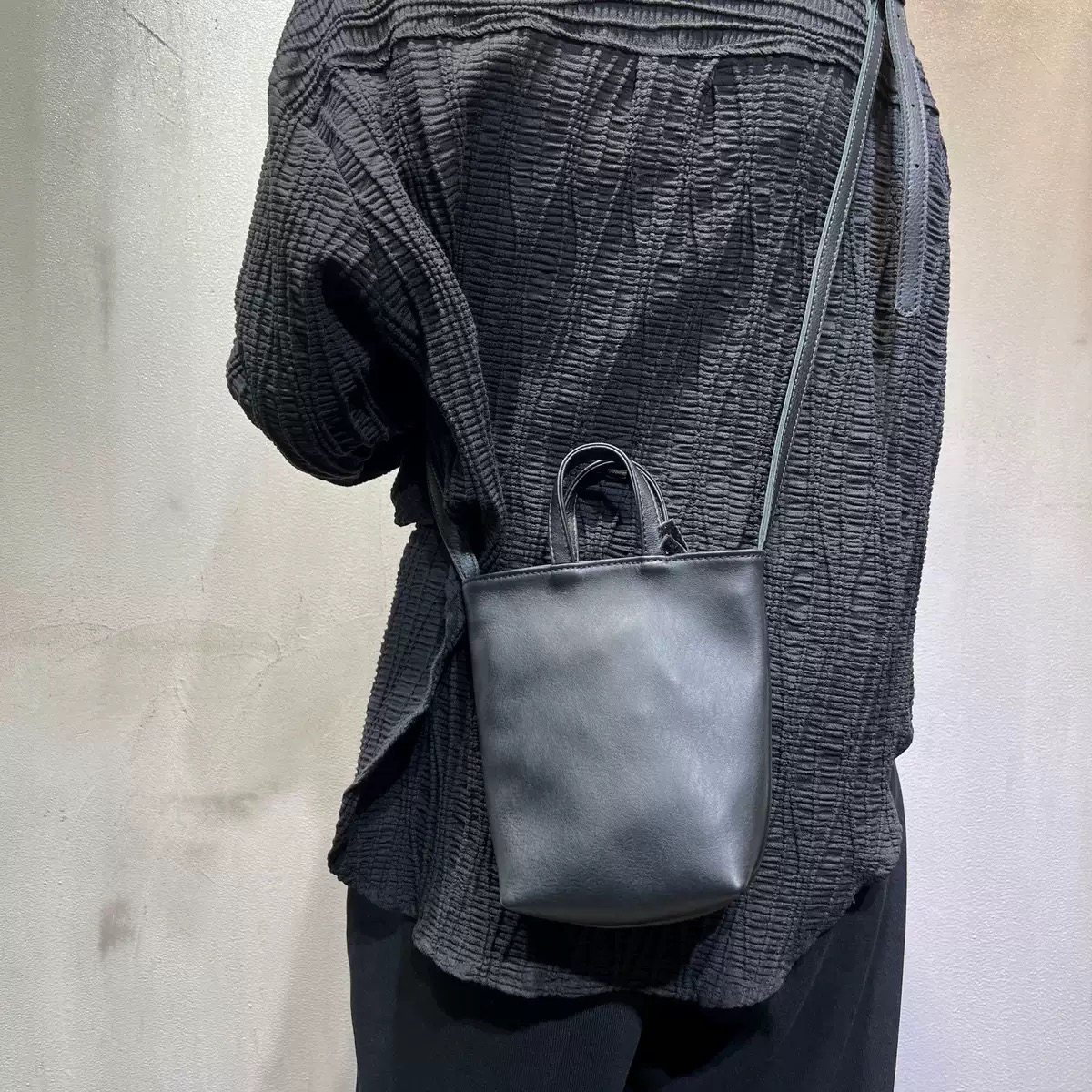 日系复古水桶包女2025新款百搭单肩斜挎包高级感小众设计进口牛皮