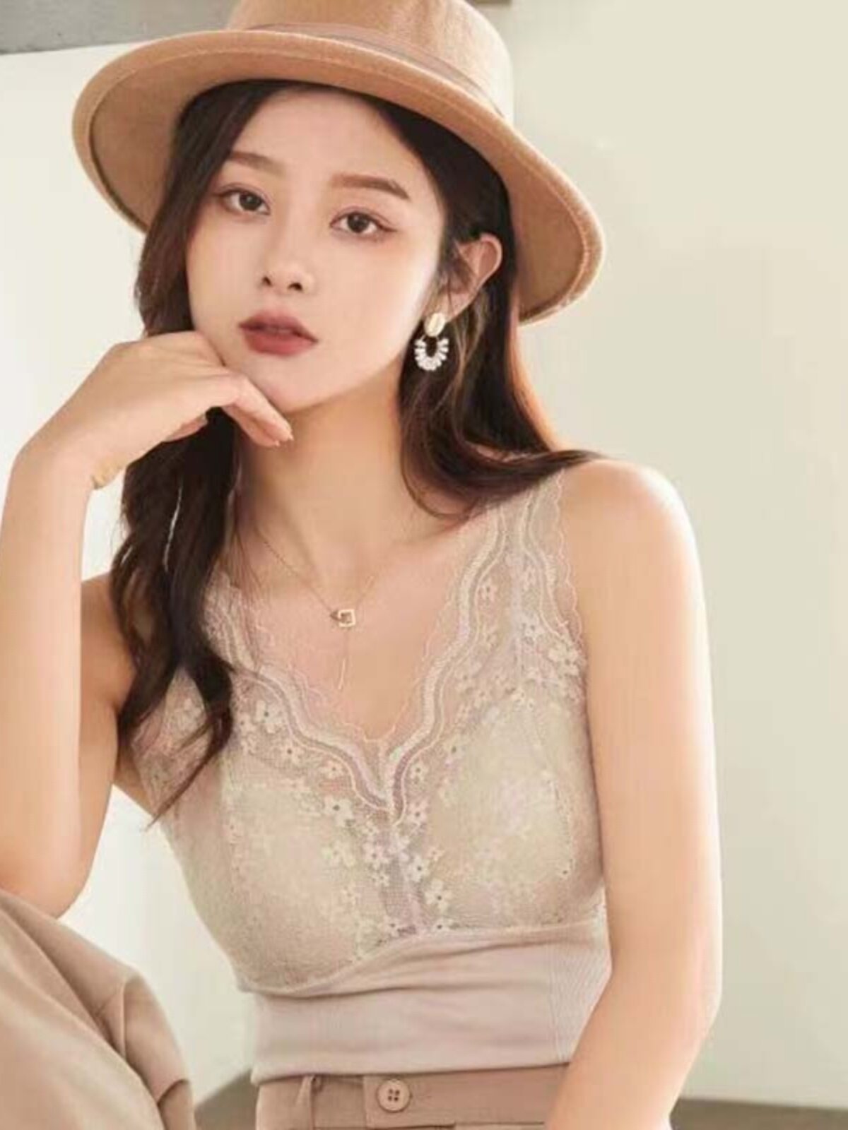 가슴 패드가 있는 여성용 레이스 플러스 벨벳 보온 조끼 섹시한 V넥 밑단 셔츠 브라가 필요 없는 슬림핏 바디수트