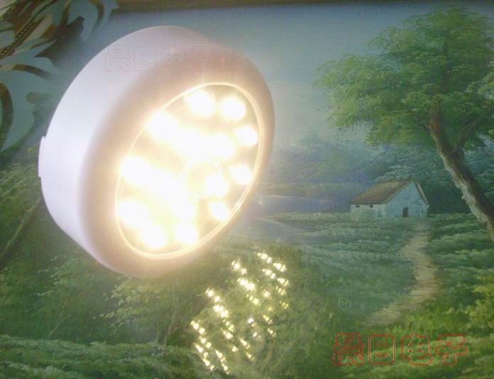 智能15LED暖白光人体感应灯/红外线橱柜灯圆形电池款衣柜感应灯