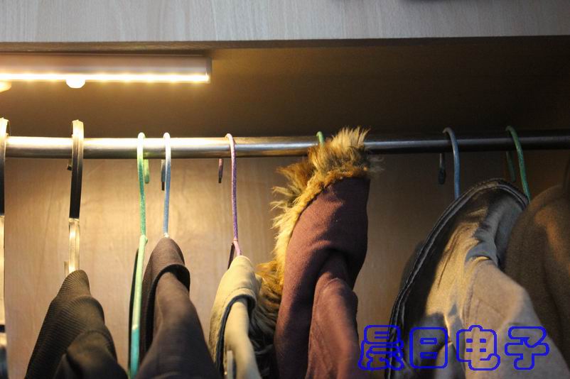 LED人体感应灯无线汽车后备箱车用小夜灯创意床头灯光控led灯