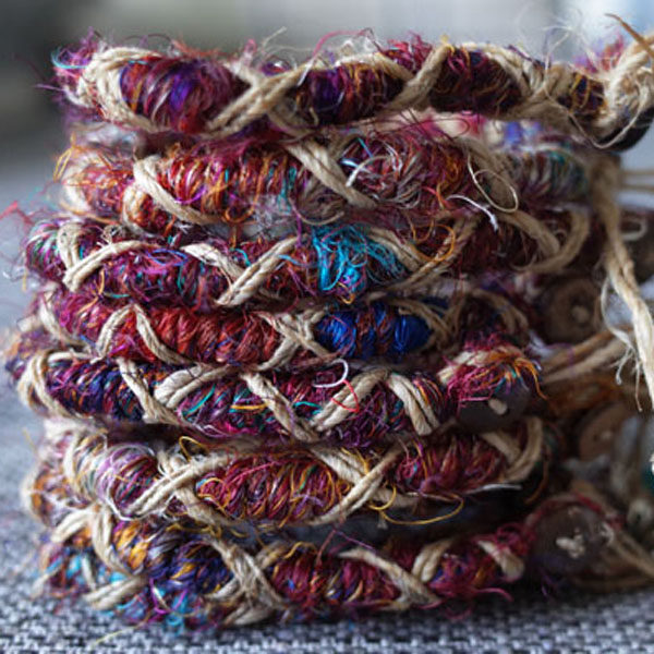 尼泊尔纯手工编织五彩丝线铃铛麻手绳