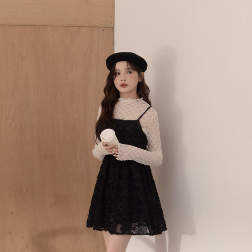 羽毛缇花后镂空绑带短连衣裙