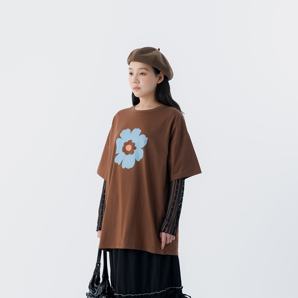 QUEENSHOP 2026春夏新品女装花花印图宽版短袖上衣-咖啡01190365