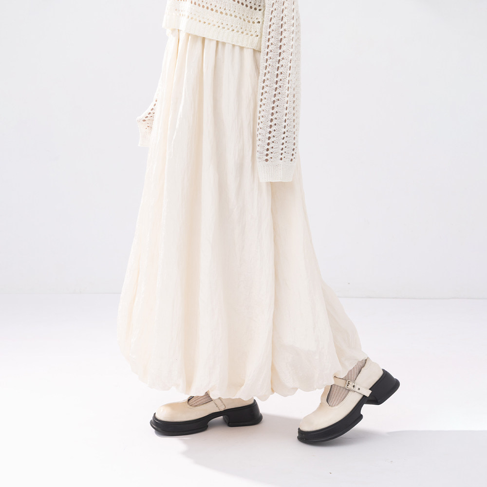 QUEENSHOP 2025秋冬新品女装光泽设计气球花苞长裙03