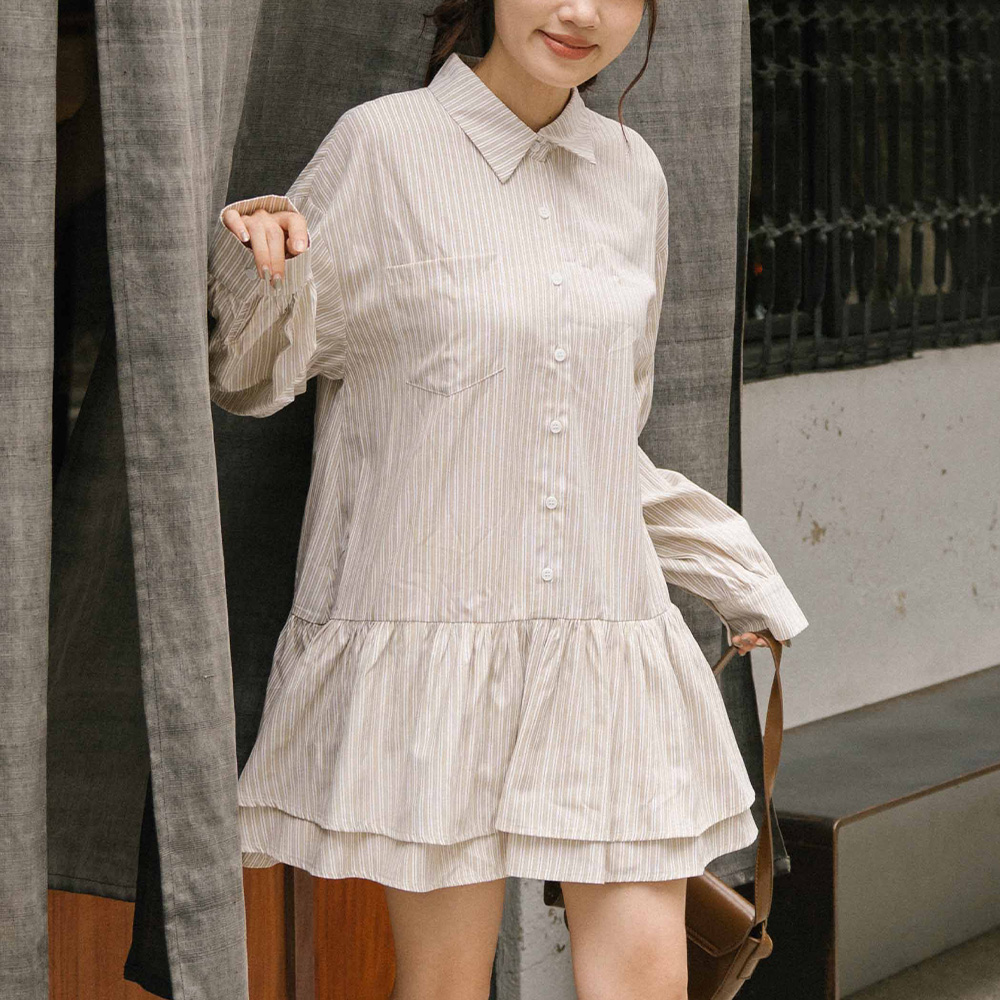 直纹荷叶蛋糕伞摆短连衣裙