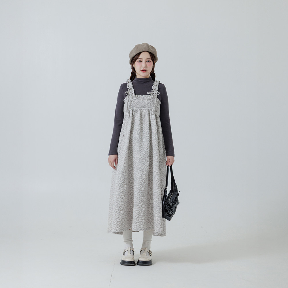 QUEENSHOP 2025秋冬新品女装质感缇花肩抽皱绑带连衣裙