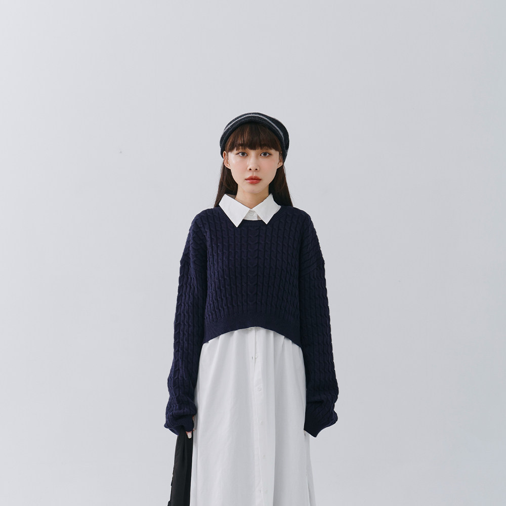 QUEENSHOP 2025秋冬新品女装麻花造型短版针织长袖毛衣