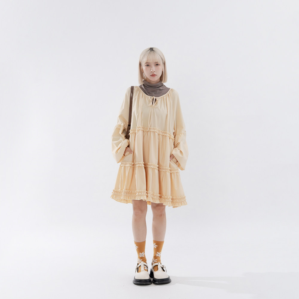 QUEENSHOP 2025秋冬新品女装绑带澎袖荷叶长袖短连衣裙