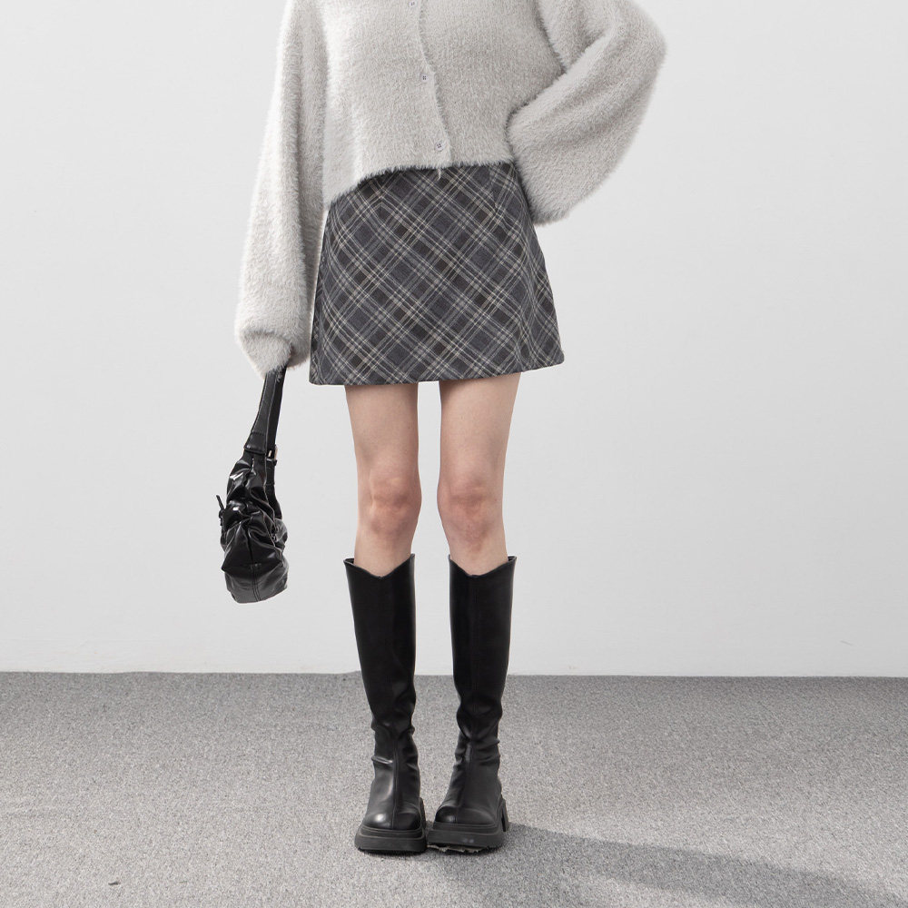 QUEENSHOP 2025秋冬新品女装复古配色格纹设计毛呢短裙