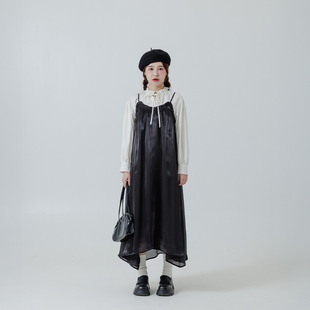 光泽透纱荷叶边细肩连衣裙01087170 女装 QUEENSHOP 2025秋冬新品