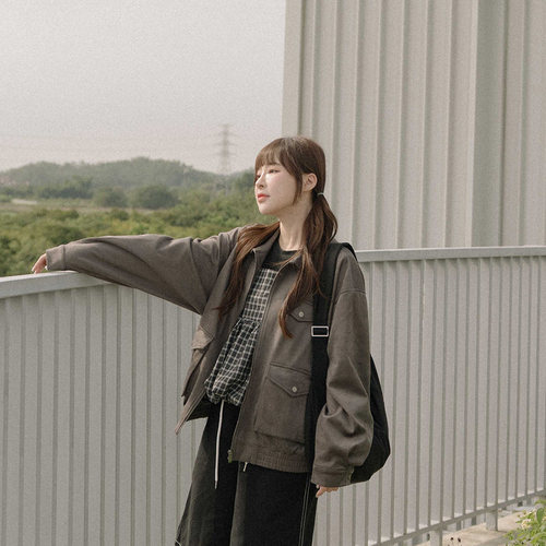 质感麂皮翻领多口袋夹克外套