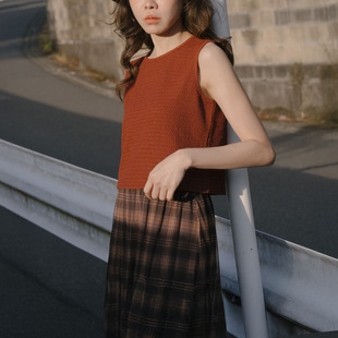 QUEENSHOP 2026春夏新品女装立体缇花纹理短版背心-红01099846