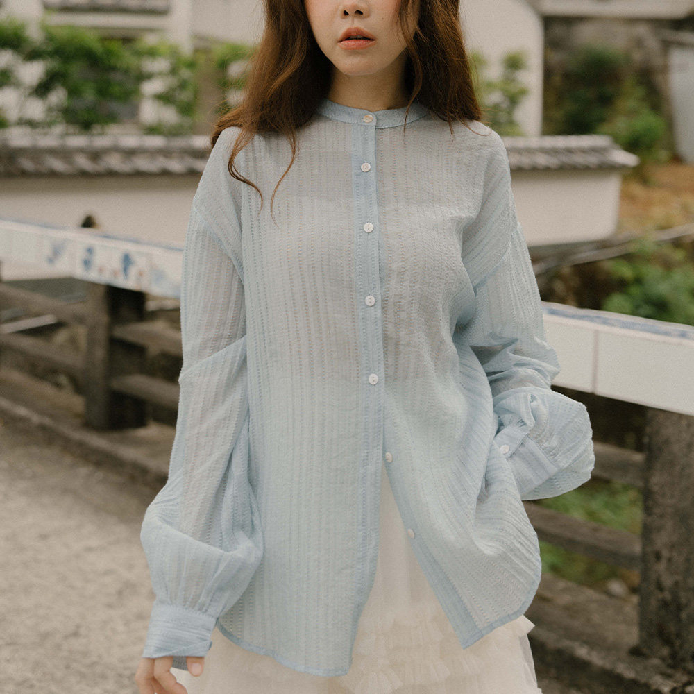 QUEENSHOP 2025秋冬新品女装条纹镂空透肤中山领长袖衬