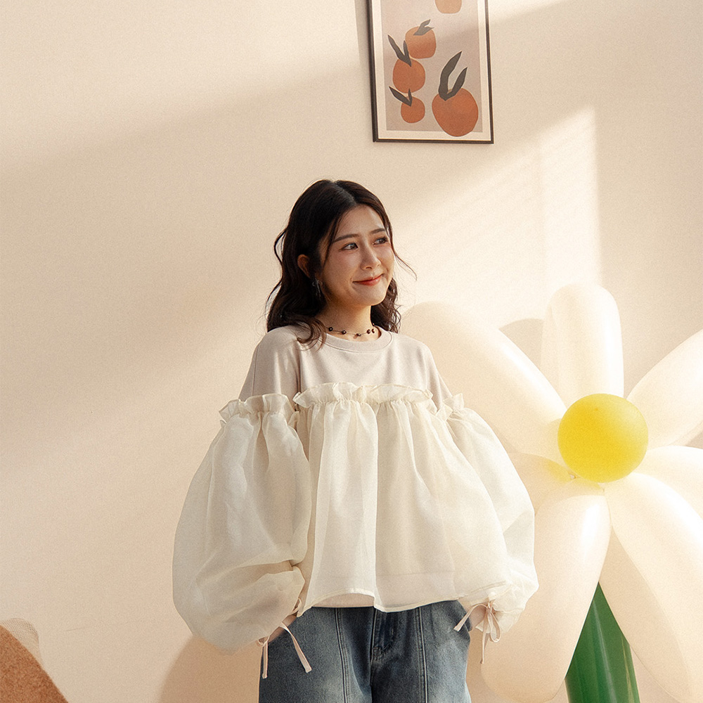 QUEENSHOP2025秋冬姵萱联名澎袖透纱绑带异材质设计米白01099371