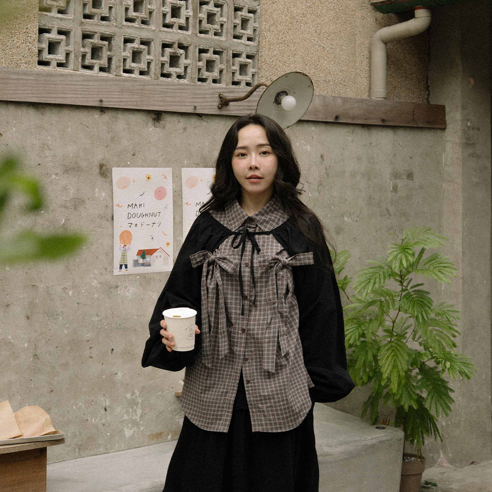 格纹蝴蝶结绑带造型设计衬衫