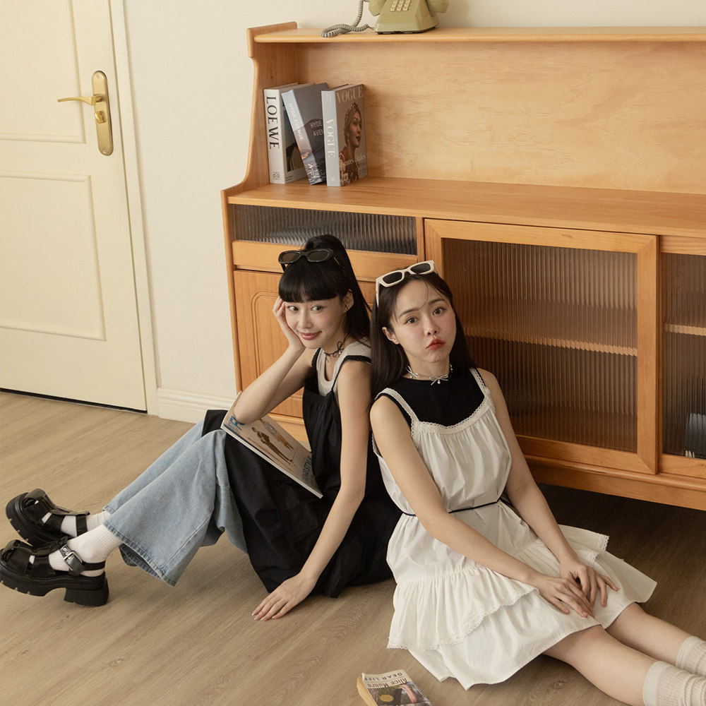 QUEENSHOP 2025秋冬新品女装质感剪接设计锥型牛仔裤0