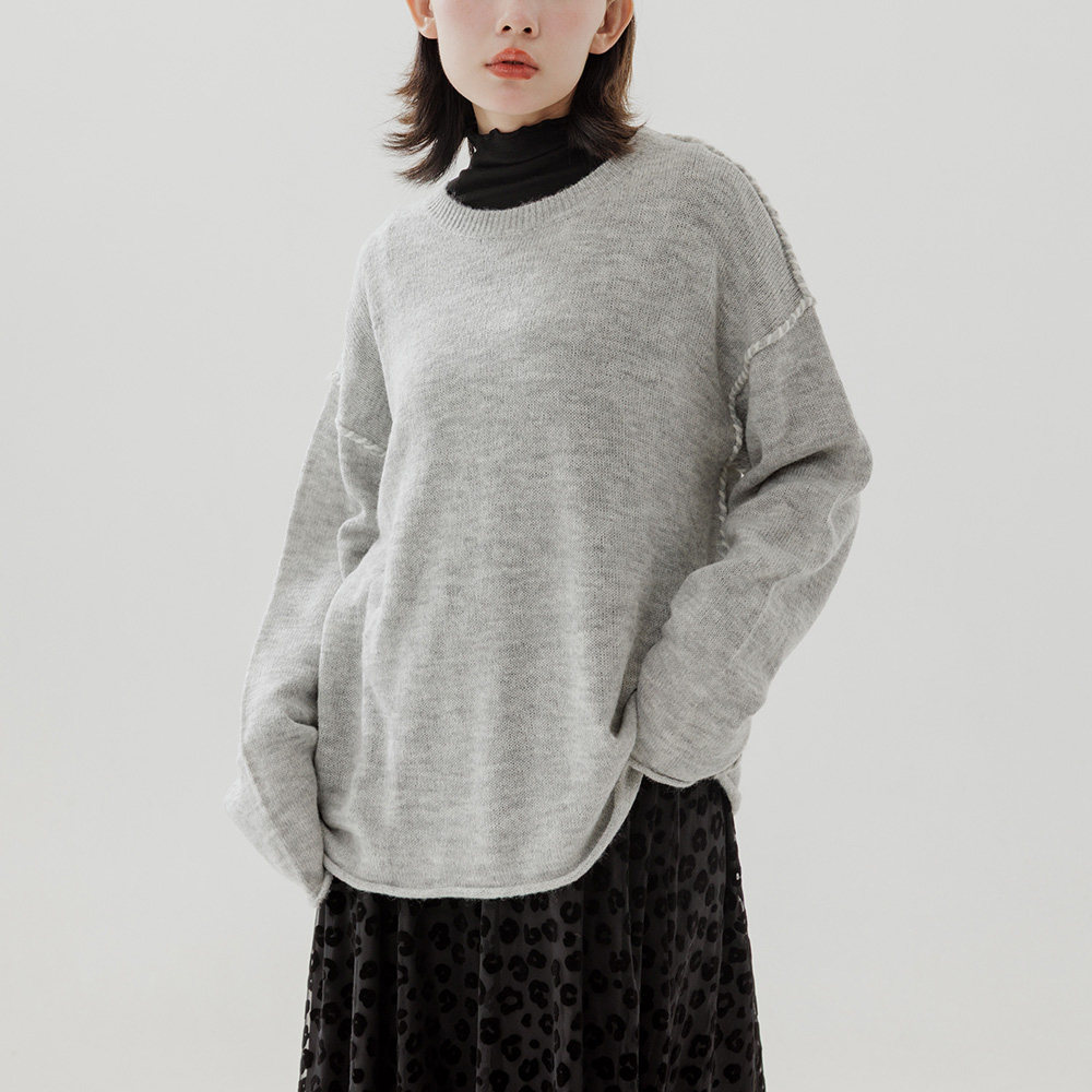 QUEENSHOP 2025秋冬新品女装马海毛手缝线设计宽版毛衣